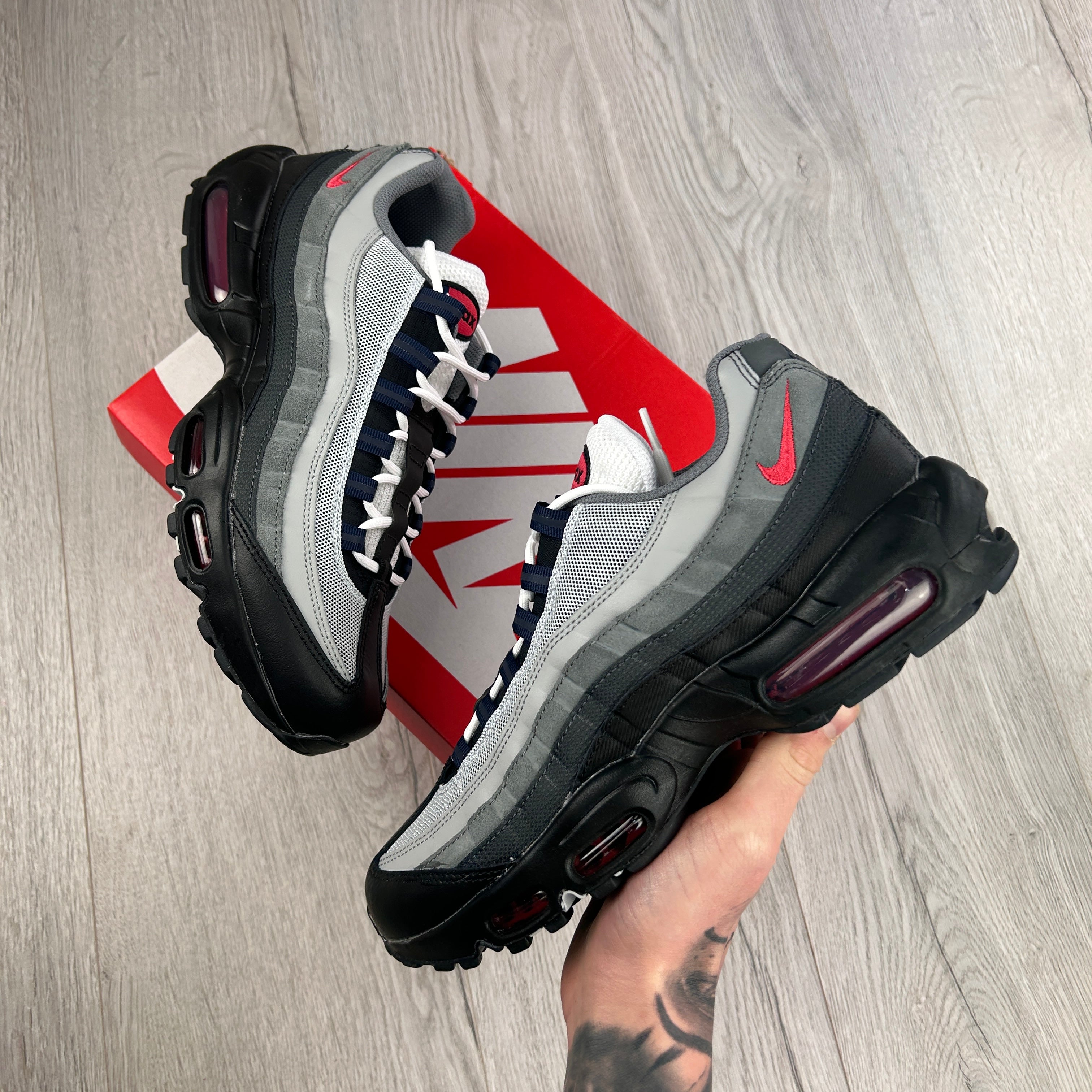 Nike air max 95 deals red and black