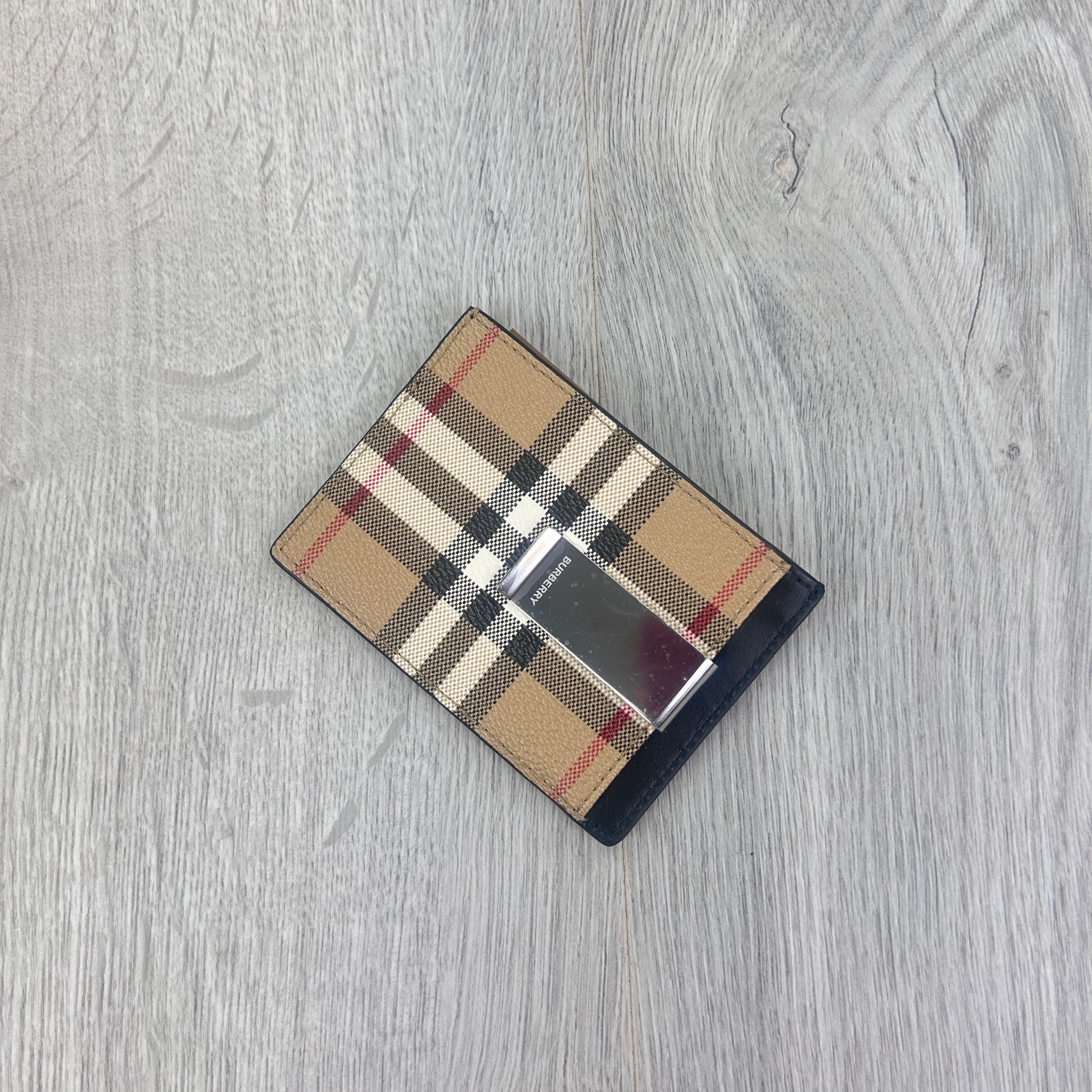 Burberry id holder hotsell