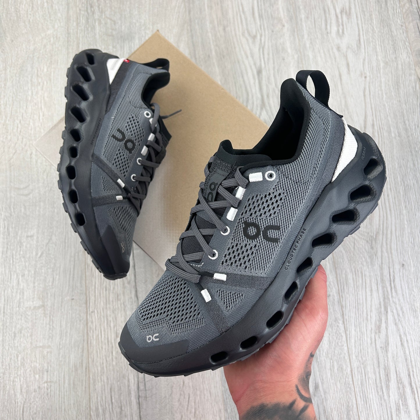 On Running Cloud Surfer Mesh Grey Runners