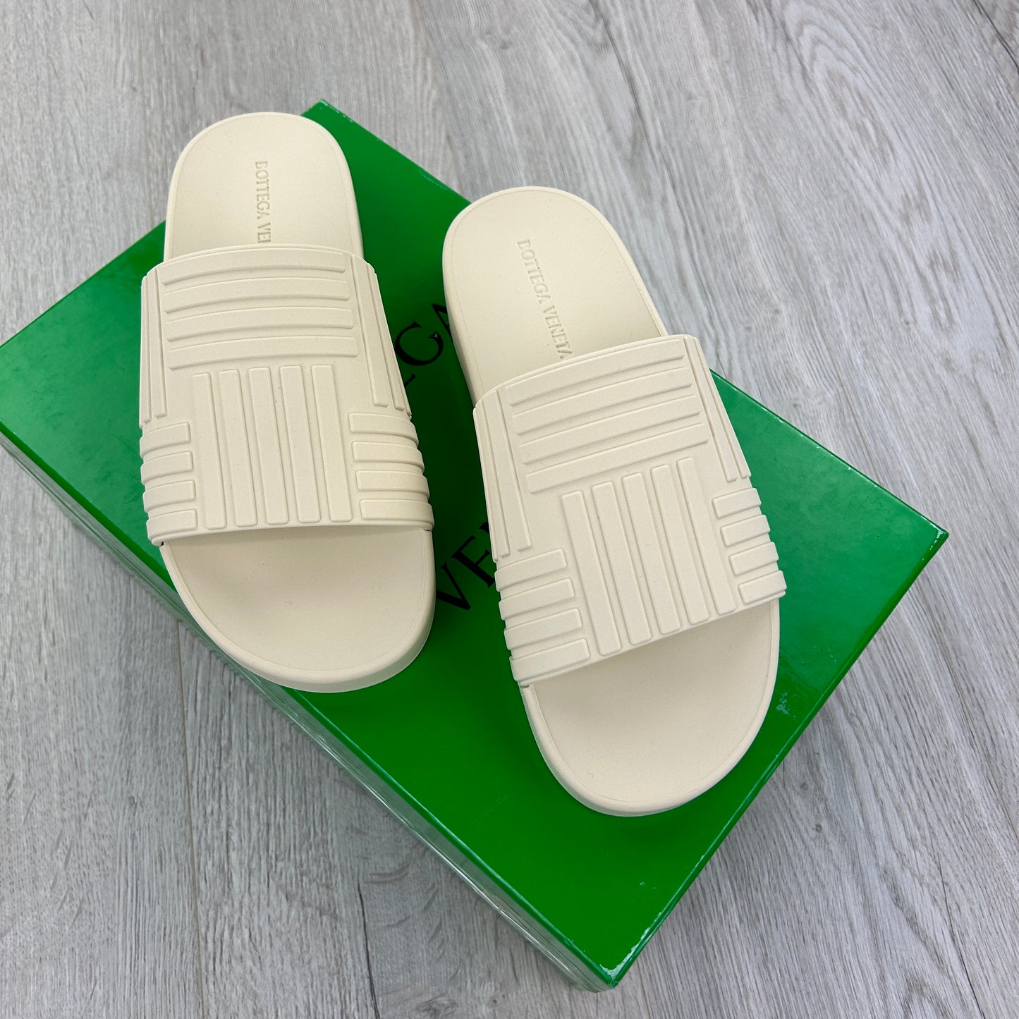 Bottega Veneta Women’s Cream Slides - Uk 5