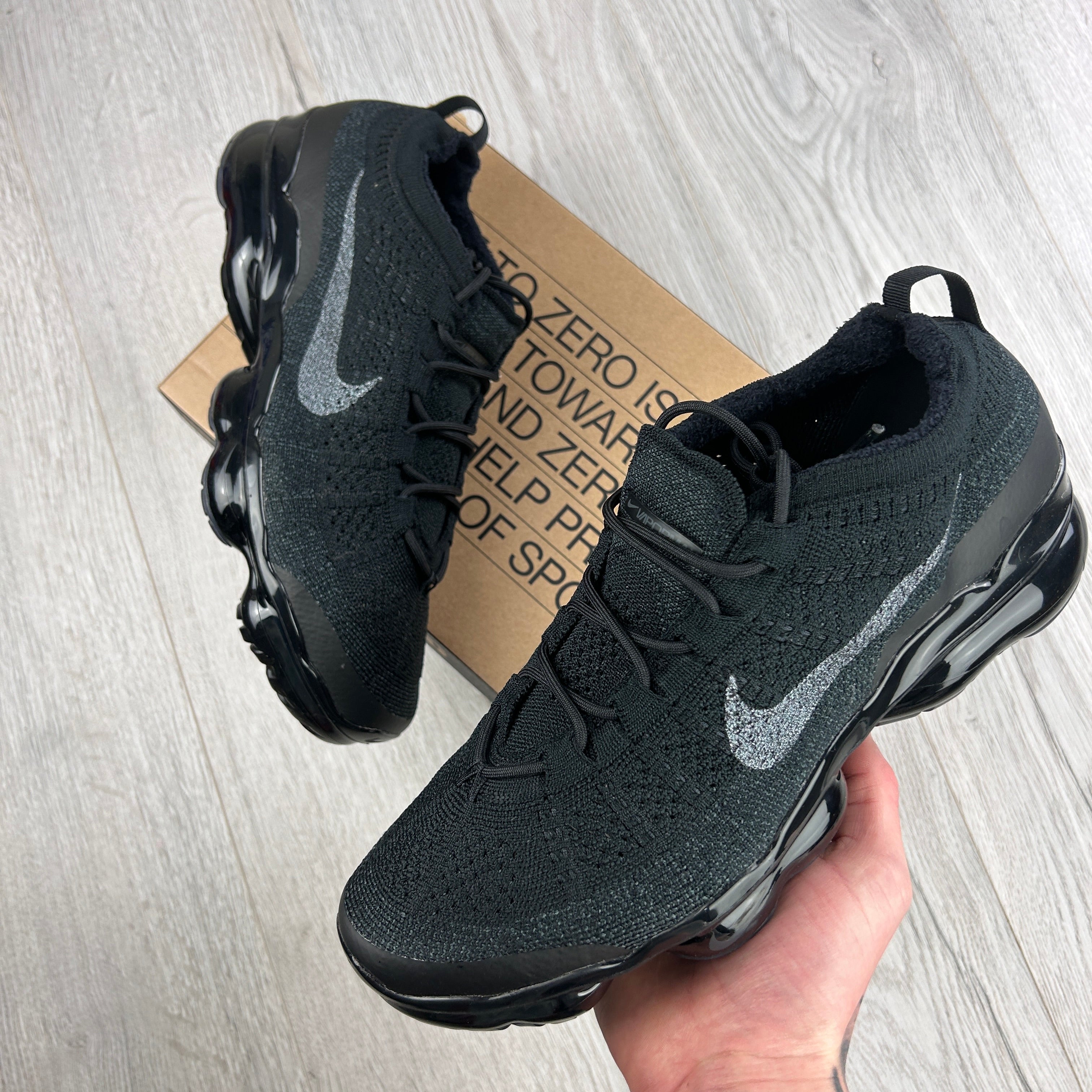 Vapormax on sale shoes black