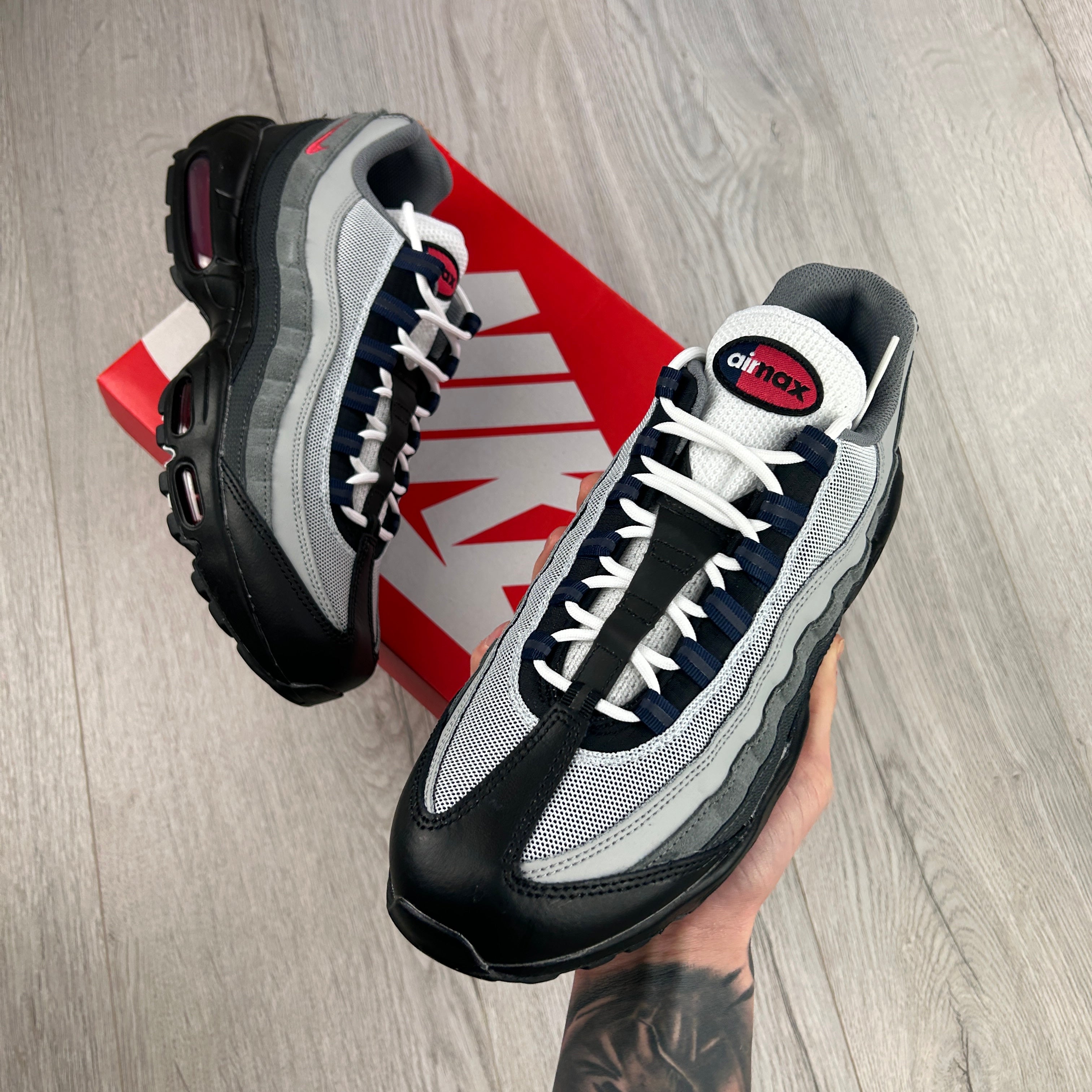 Air max white store red and black