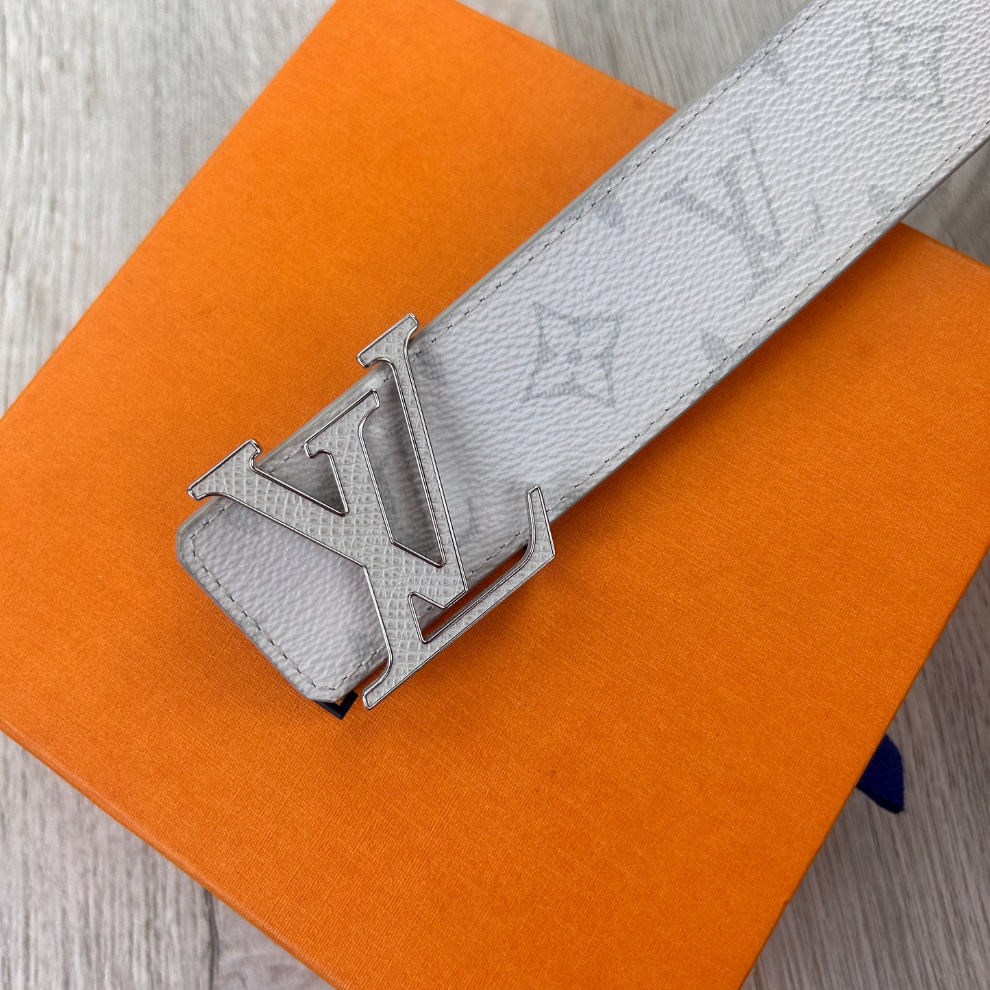 Louis Vuitton Men’s White Belt - Uk 28-32