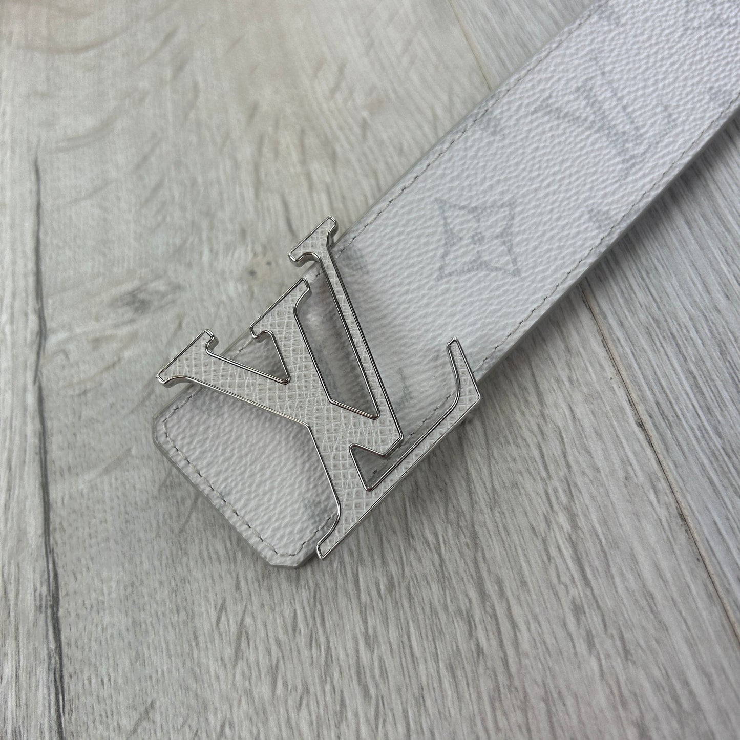 Louis Vuitton Men’s White Belt - Uk 28-32