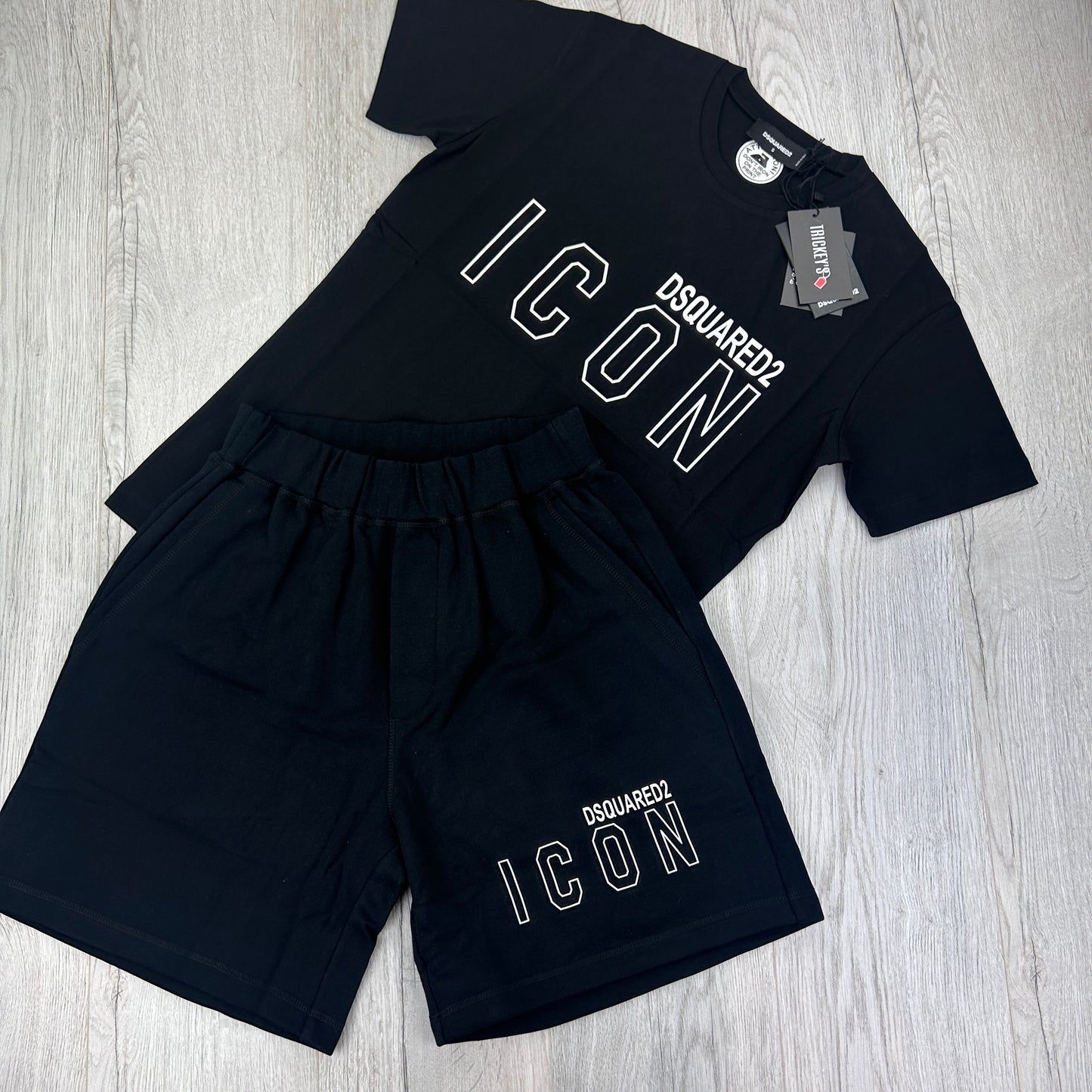 • Dsquared2 Men’s ‘ICON’ Black T-shirt & Short Set