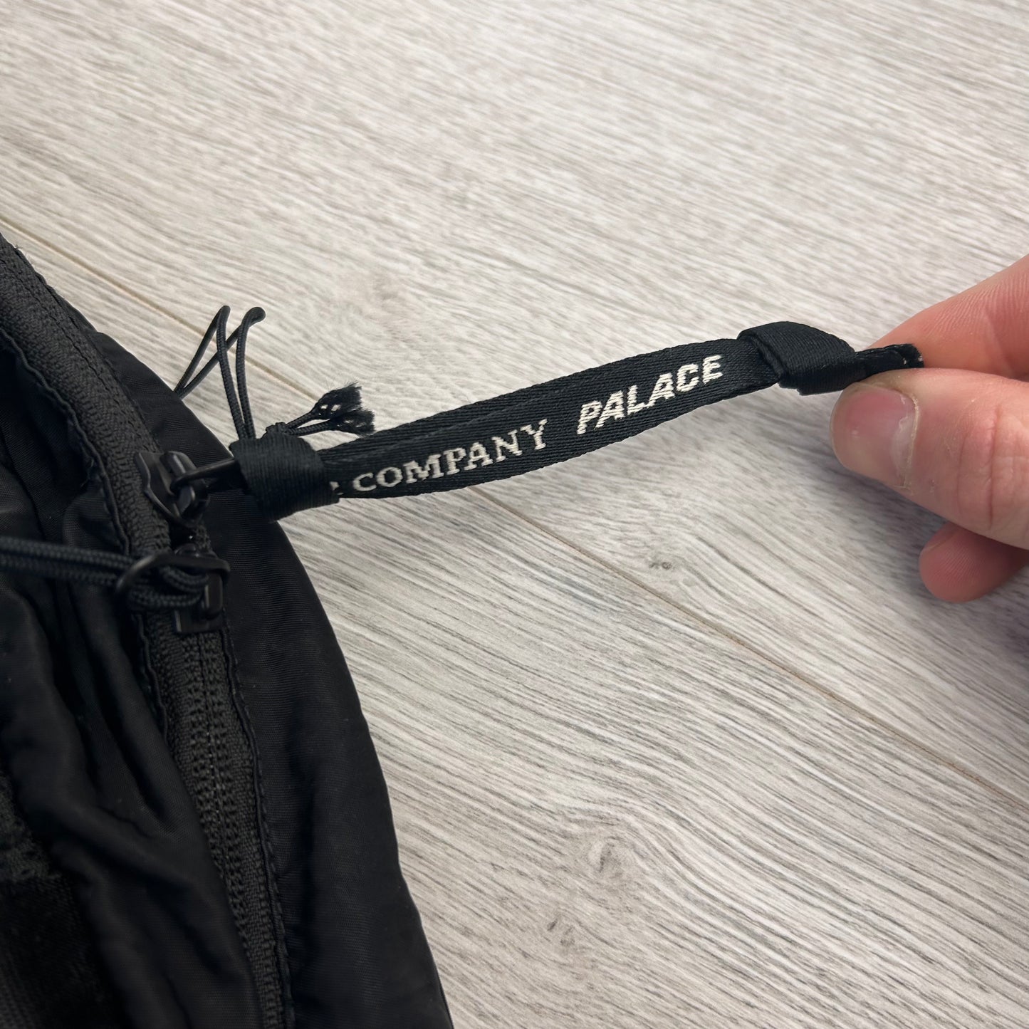 Palace on sale pouch bag